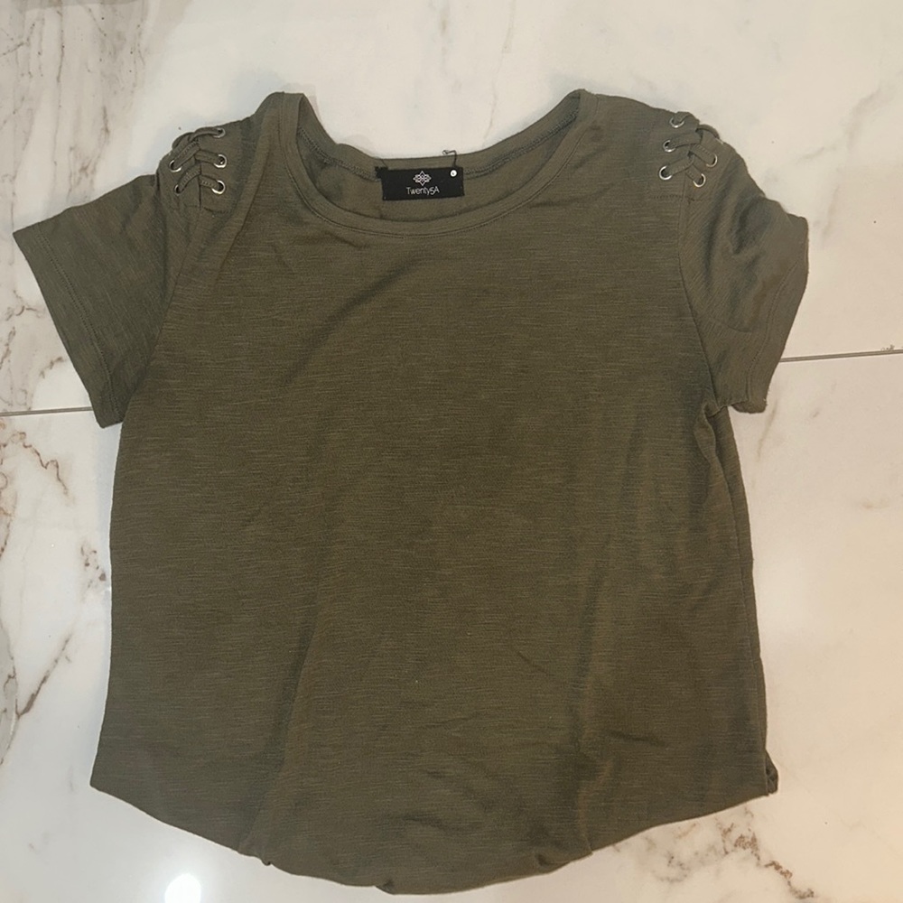 Green Tee with Cool back